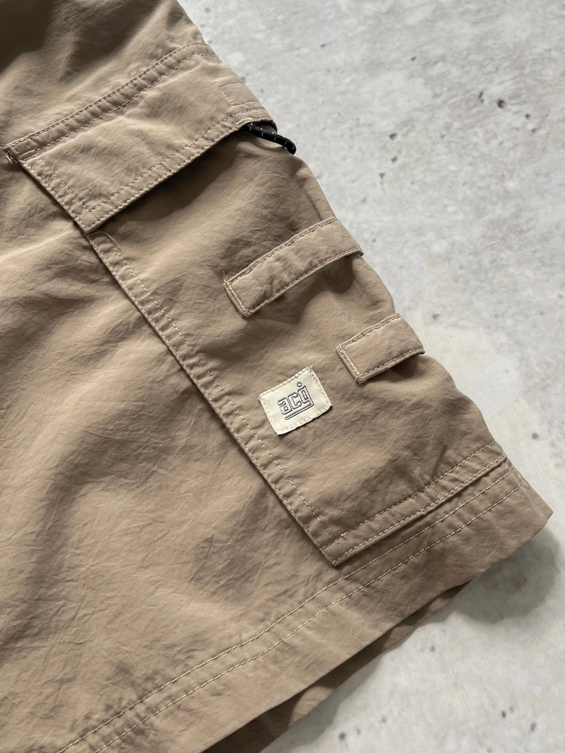 00's Nike ACG nylon cargo shorts (W30/32)