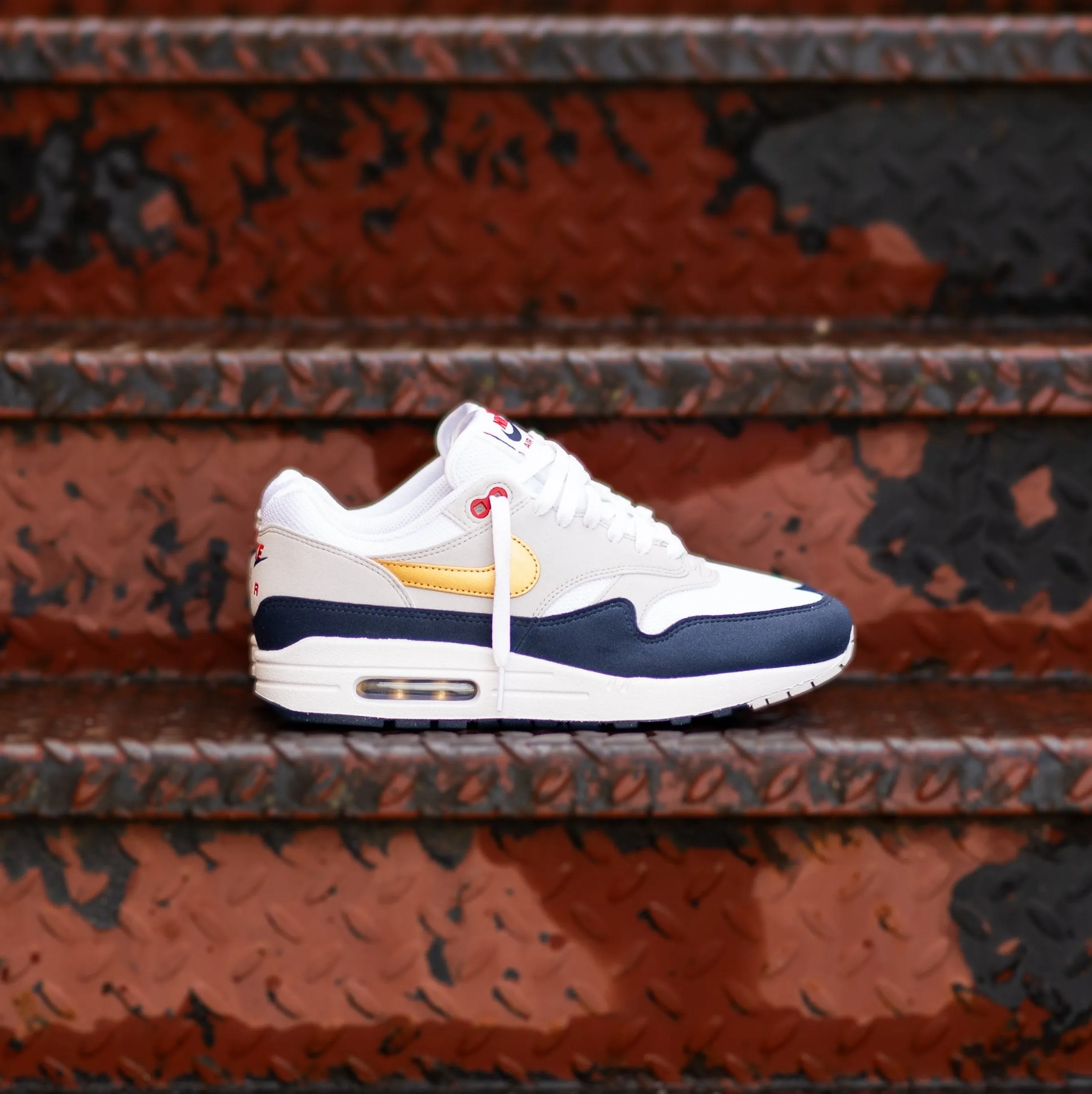 Mens Nike Air Max 1 (Obsidian/Metallic Gold-White)