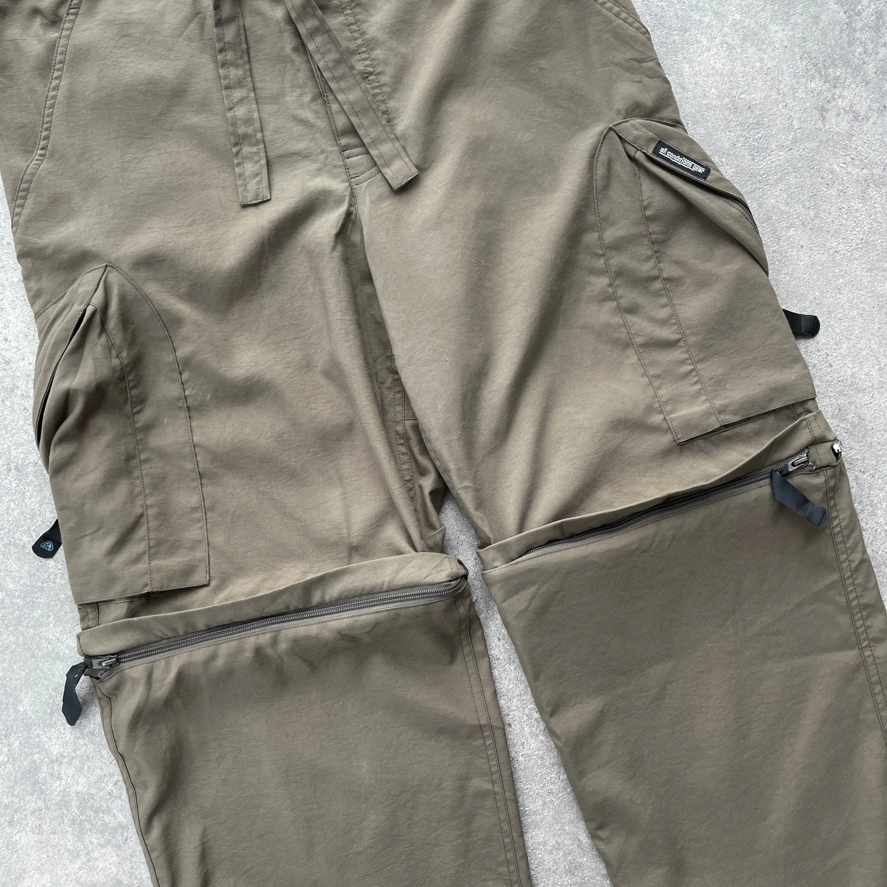 Nike ACG 2000s convertible technical cargo trousers (L)