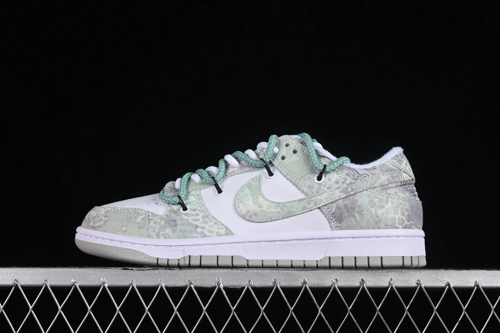 Nike SB Dunk Low CNY White Light Blue Metallic Gold SJ2068-229