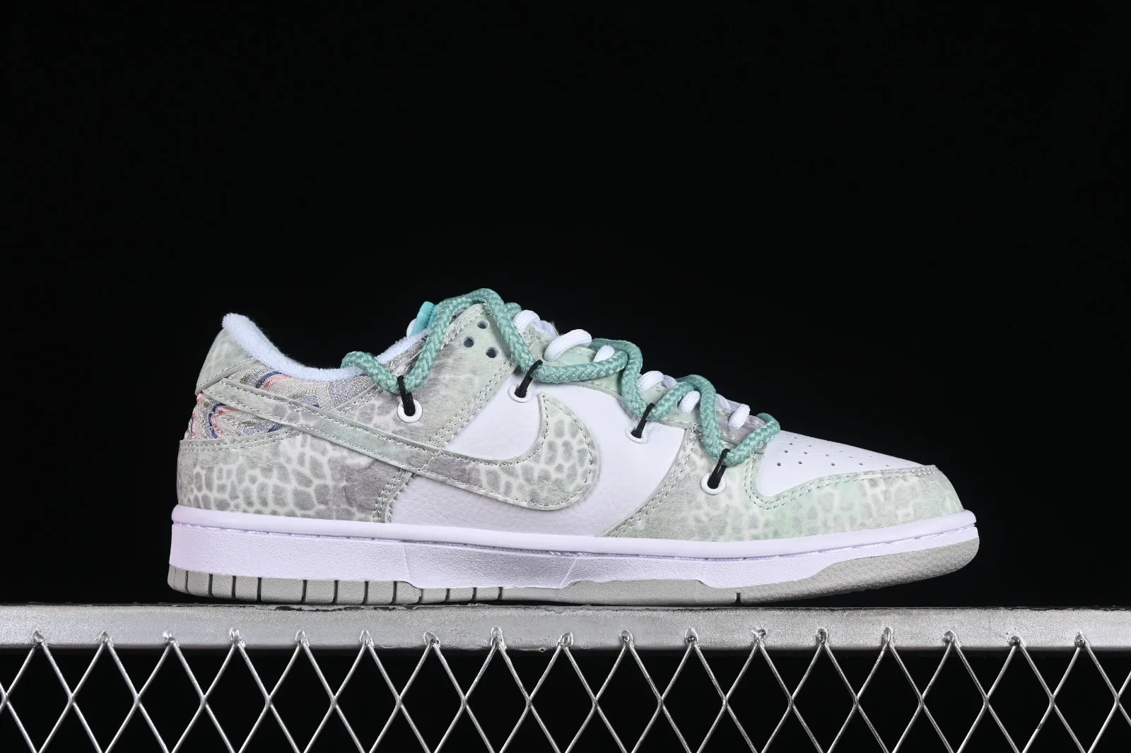 Nike SB Dunk Low CNY White Light Blue Metallic Gold SJ2068-229