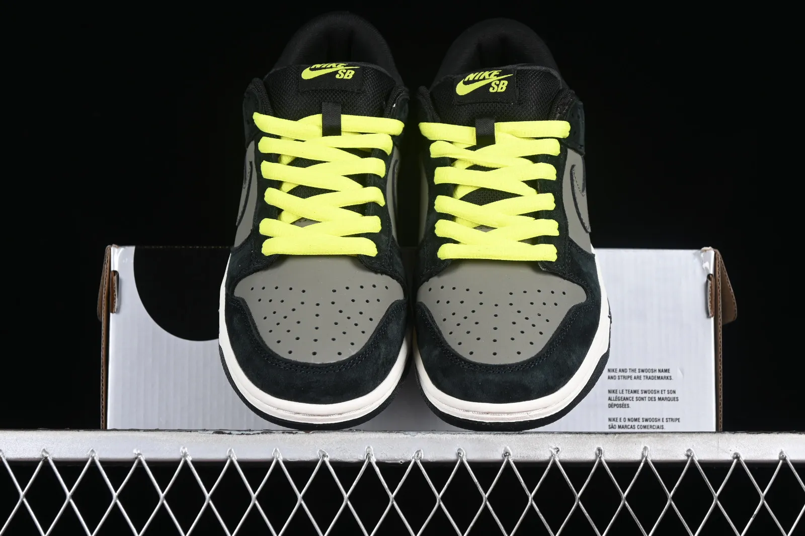 Nike SB Dunk Low Dark Grey Black Yellow 504750-078