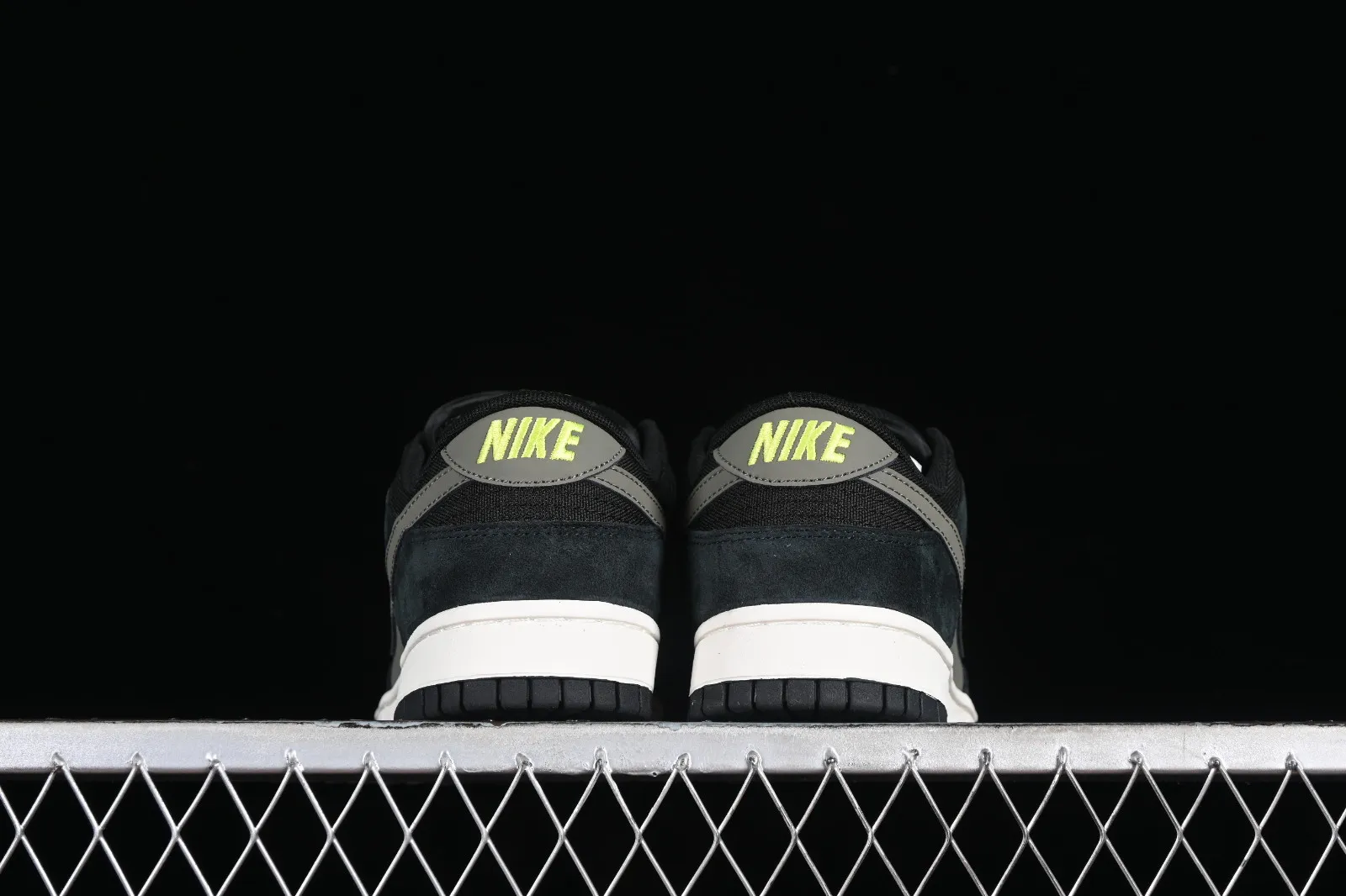 Nike SB Dunk Low Dark Grey Black Yellow 504750-078