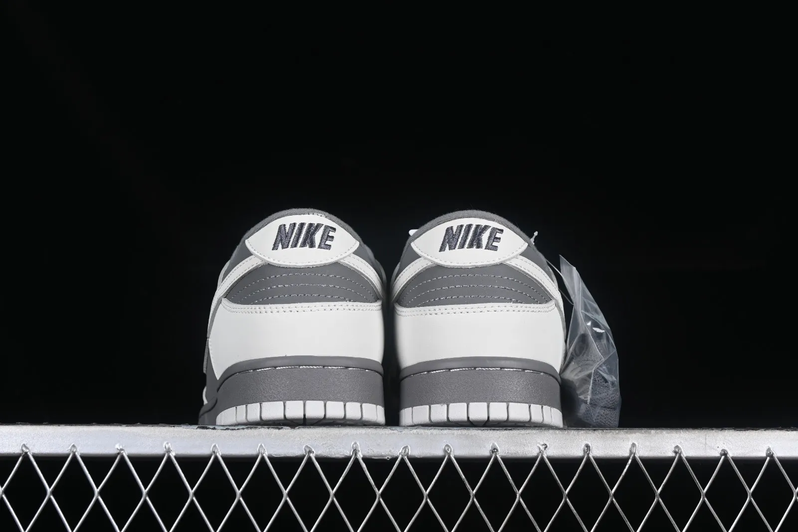 Nike SB Dunk Low Off White Dark Grey DD1391-666