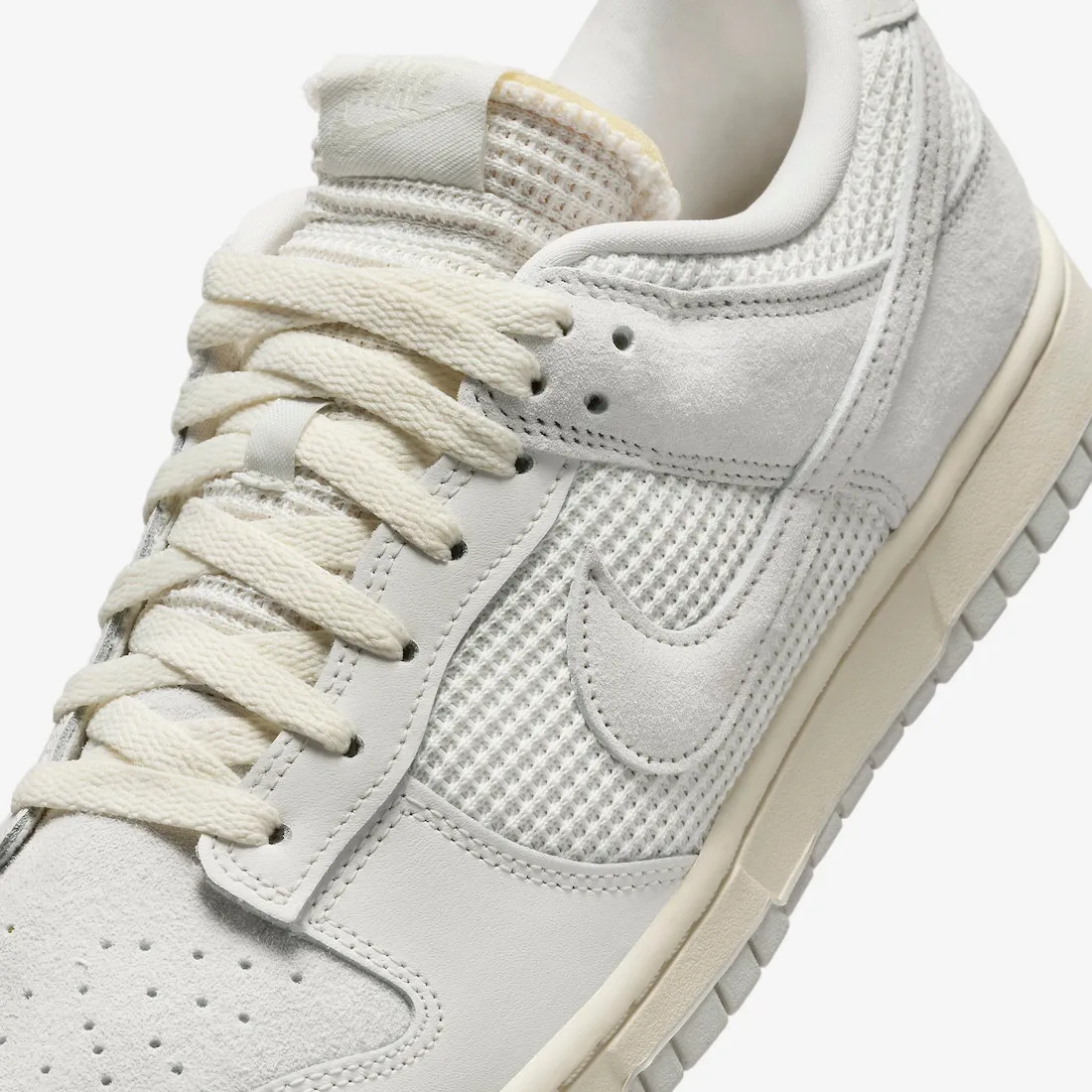 Nike SB Dunk Low Phantom Light Bone Sail Coconut Milk HF4297-001