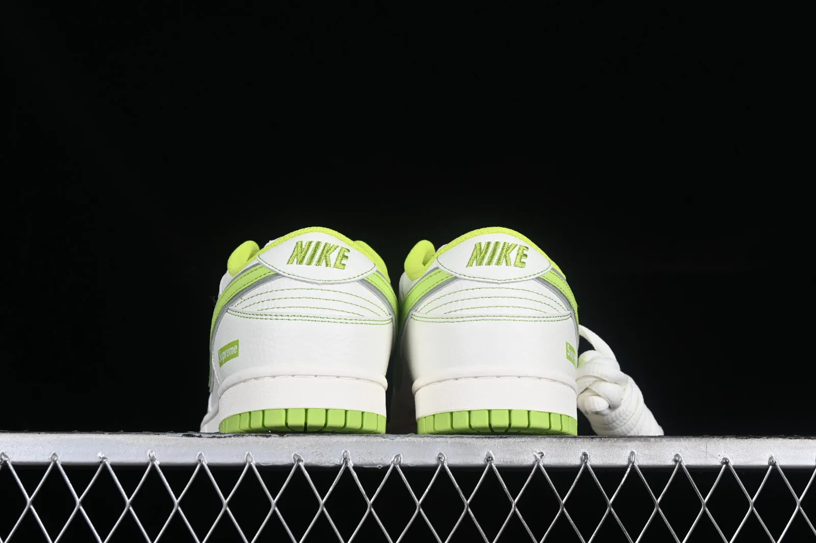 Supreme x Nike SB Dunk Low Off White Green RM2308-238