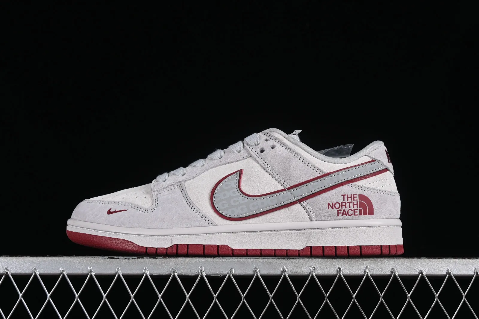 The North Face x CDG x Nike SB Dunk Low Grey Dark Red DQ1098-336