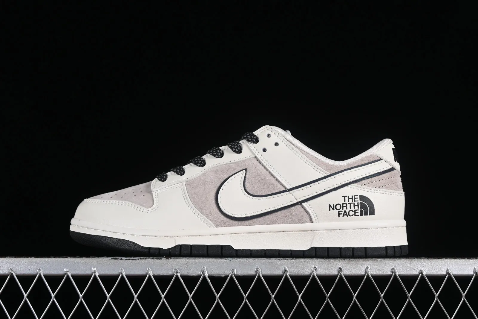 The North Face x Nike SB Dunk Low Off White Grey Black FC2025-303