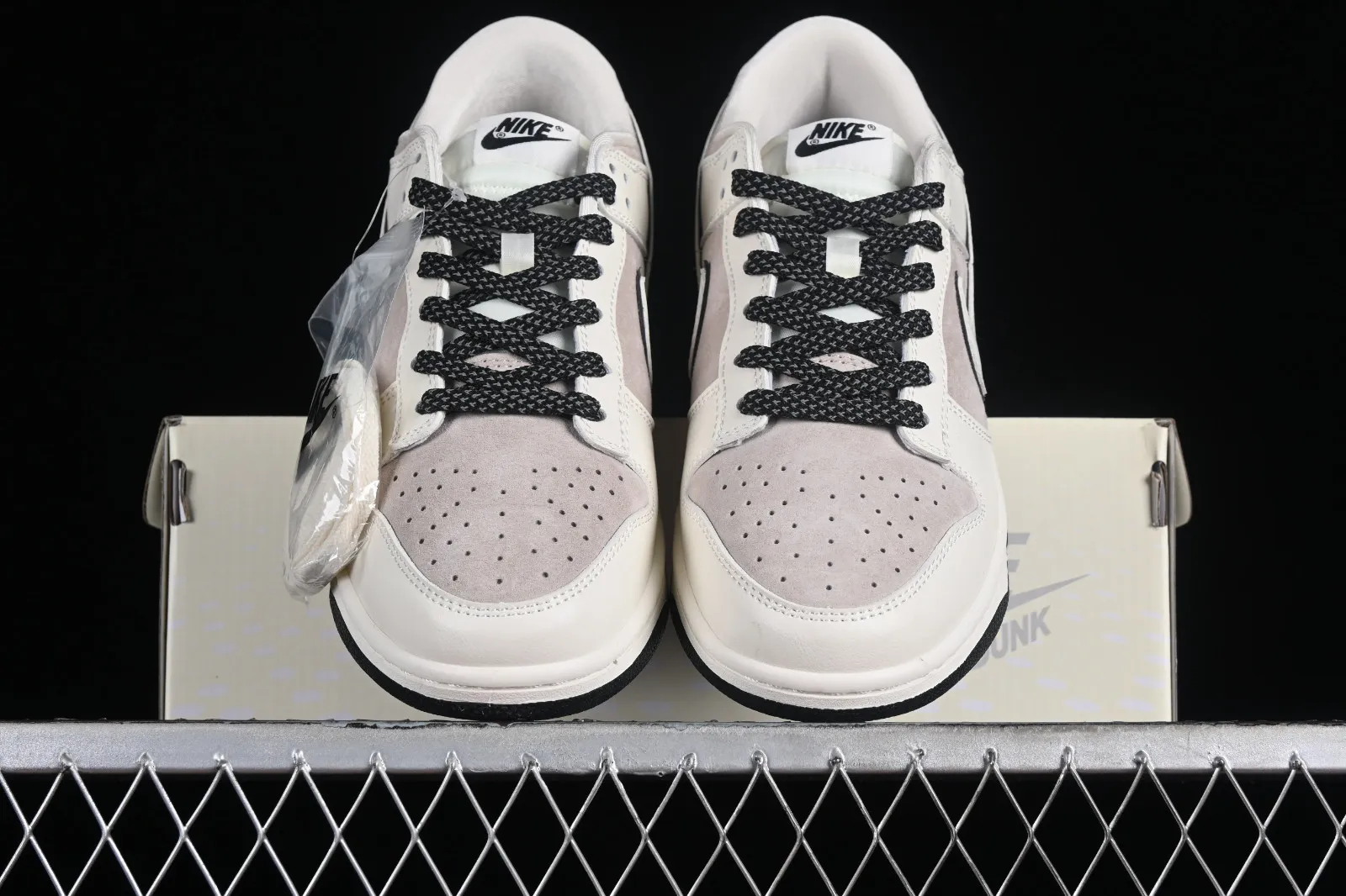 The North Face x Nike SB Dunk Low Off White Grey Black FC2025-303