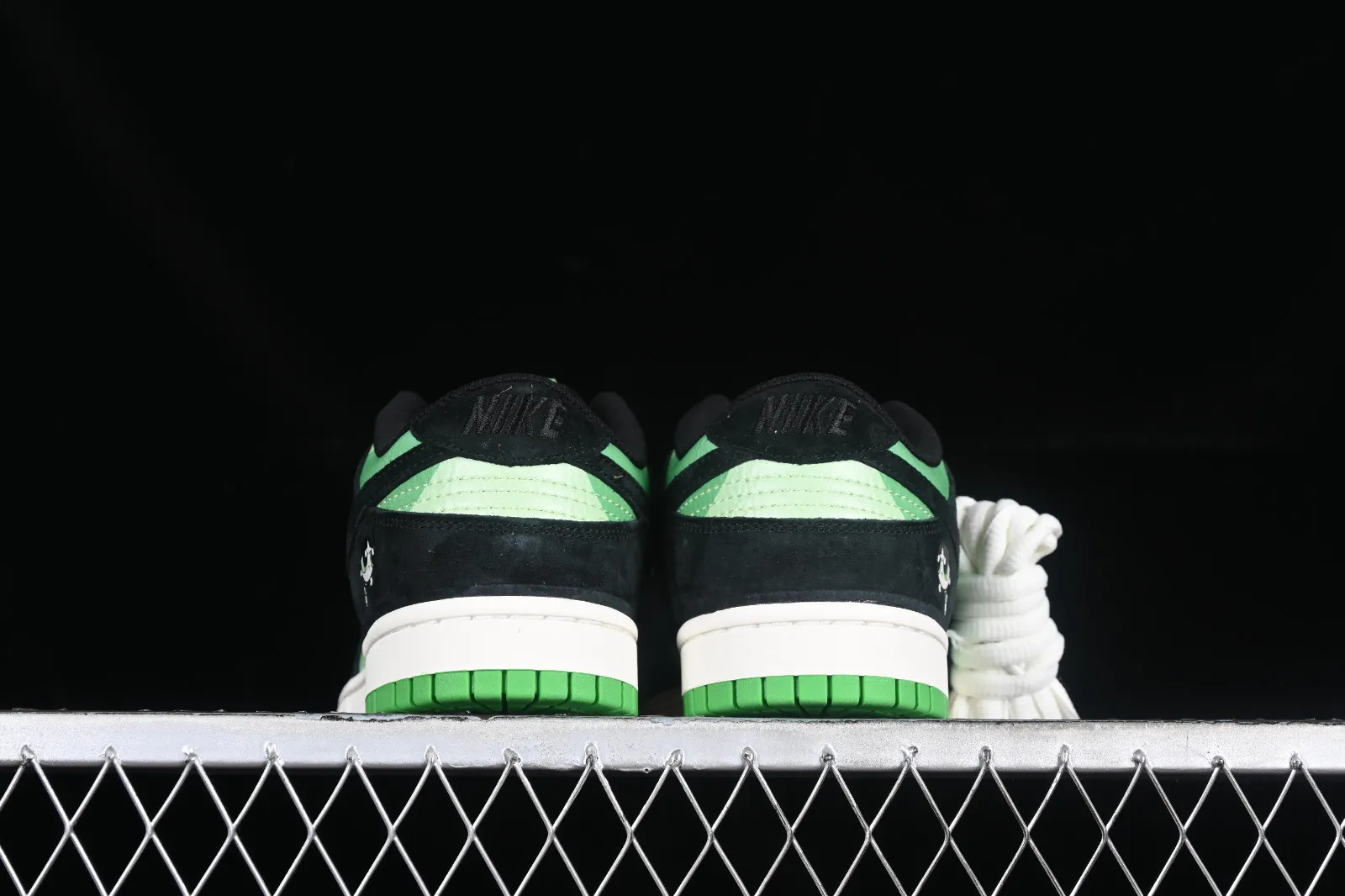 The Powerpuff Girls x Nike SB Dunk Low Black Green White GP5532-062