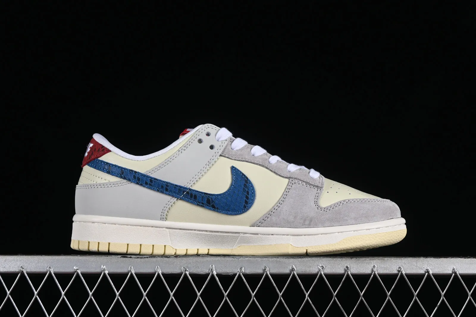 Undefeated x Nike SB Dunk Low Light Grey Blue Red FC2025-302